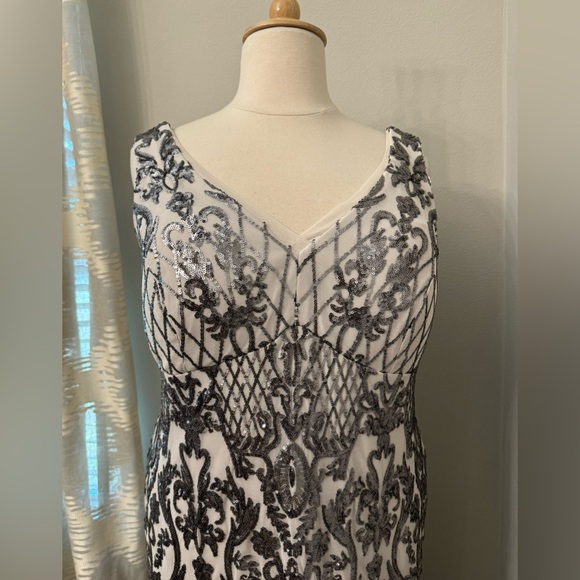 Plus Sequin Dress 🖤 - Picture 9 of 11